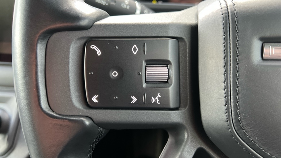 Used Land Rover Defender 2023 for sale - 76842007: Photo 34