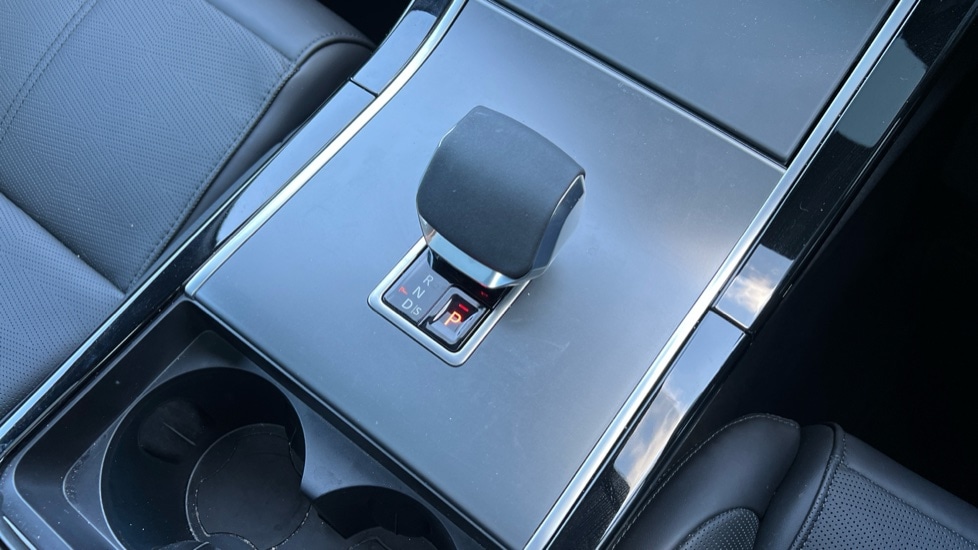 Used Land Rover Range Rover Velar 2025 for sale - 76272886: Photo 13