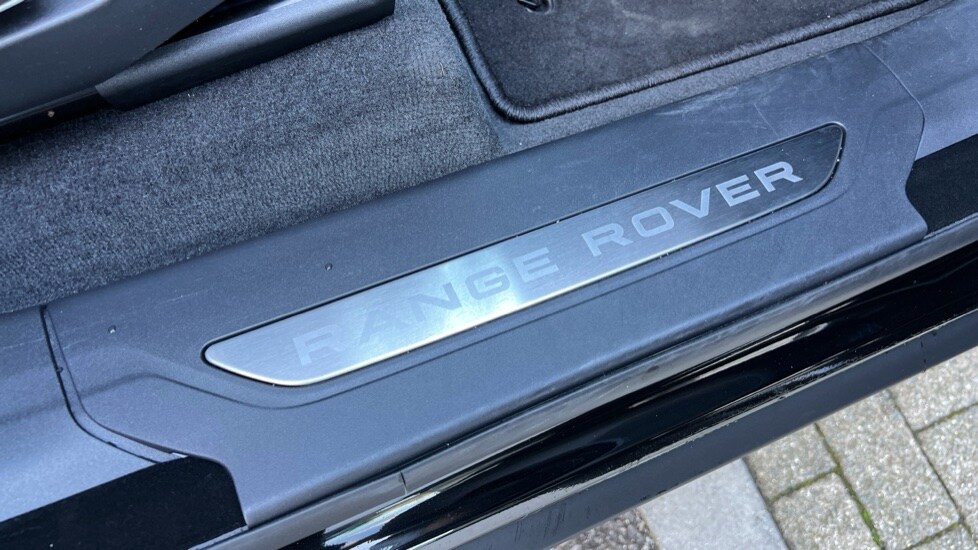 Used Land Rover Range Rover Velar 2025 for sale - 76272886: Photo 24