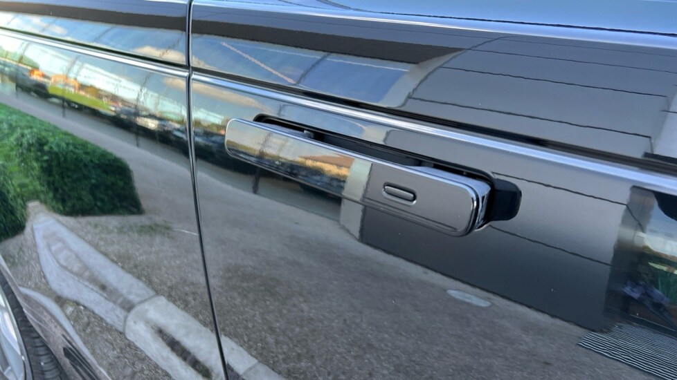 Used Land Rover Range Rover Velar 2025 for sale - 76272886: Photo 45