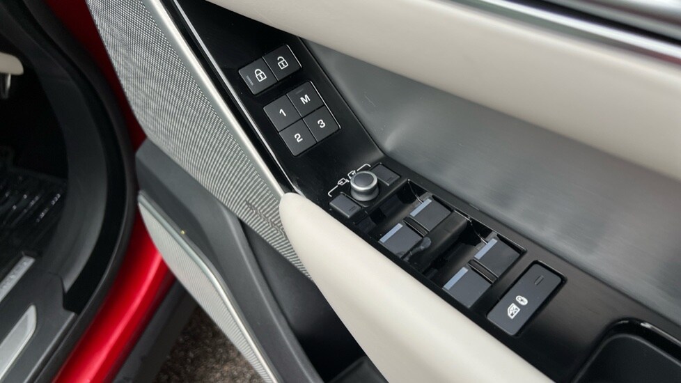 Used Land Rover Range Rover Velar 2021 for sale - 76869212: Photo 35