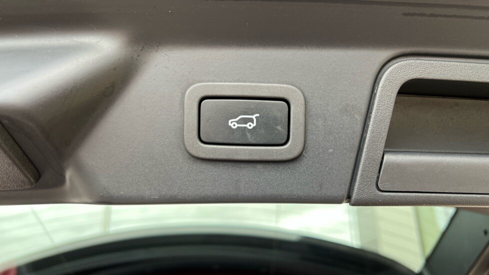 Used Land Rover Range Rover Velar 2021 for sale - 76869212: Photo 56