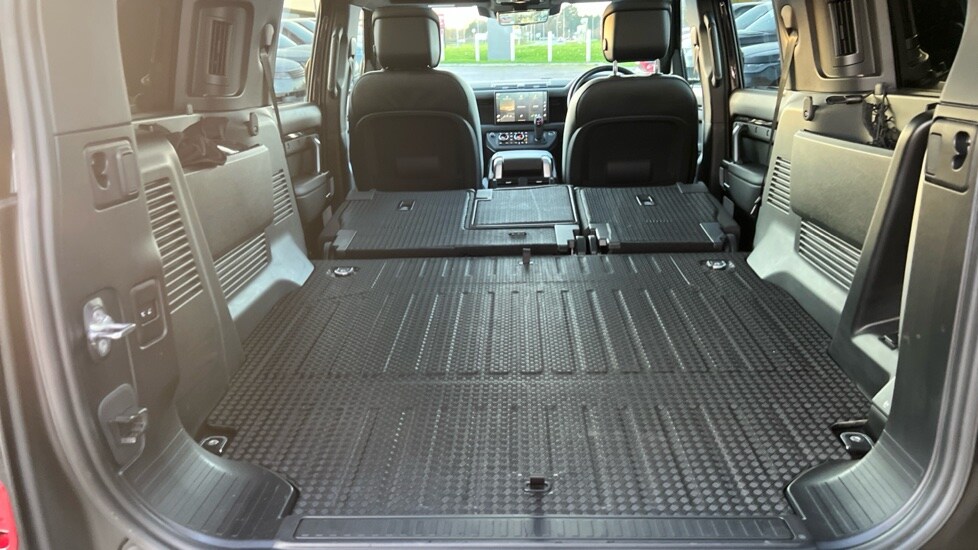 Used Land Rover Defender 2024 for sale - 76873756: Photo 10