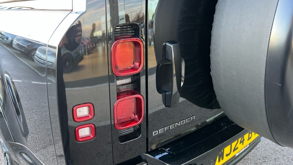 Used Land Rover Defender 2024 for sale - 76873756: Photo 19