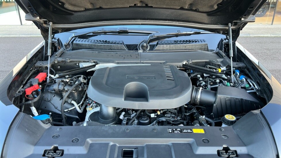 Used Land Rover Defender 2024 for sale - 76873756: Photo 30