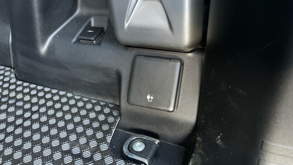 Used Land Rover Defender 2024 for sale - 76873756: Photo 41