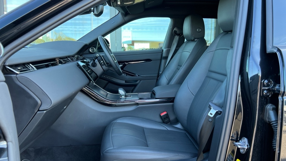 Used Land Rover Range Rover Evoque 2025 for sale - 76870769: Photo 3