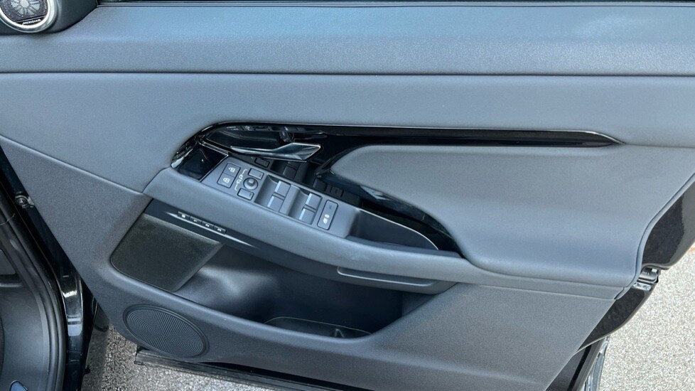 Used Land Rover Range Rover Evoque 2025 for sale - 76870769: Photo 34