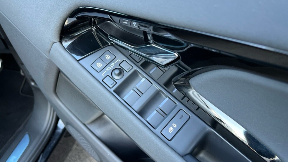 Used Land Rover Range Rover Evoque 2025 for sale - 76870769: Photo 35