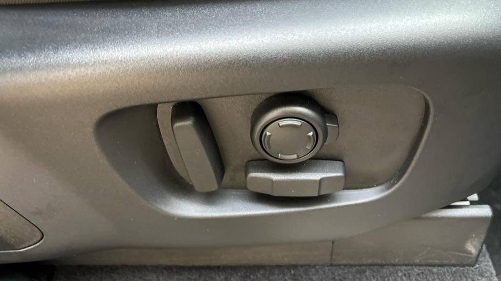 Used Land Rover Discovery 2025 for sale - 76937558: Photo 23