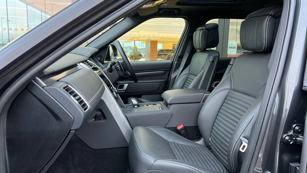 Used Land Rover Discovery 2025 for sale - 76937558: Photo 3