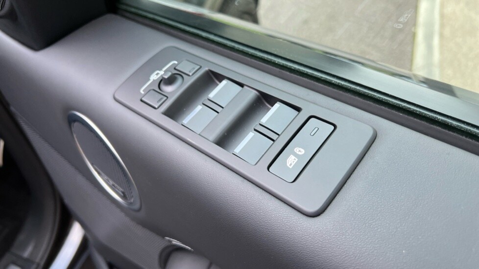 Used Land Rover Discovery 2025 for sale - 76937558: Photo 35