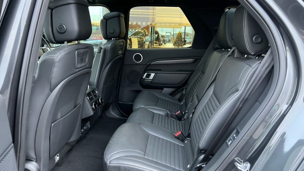 Used Land Rover Discovery 2025 for sale - 76937558: Photo 4