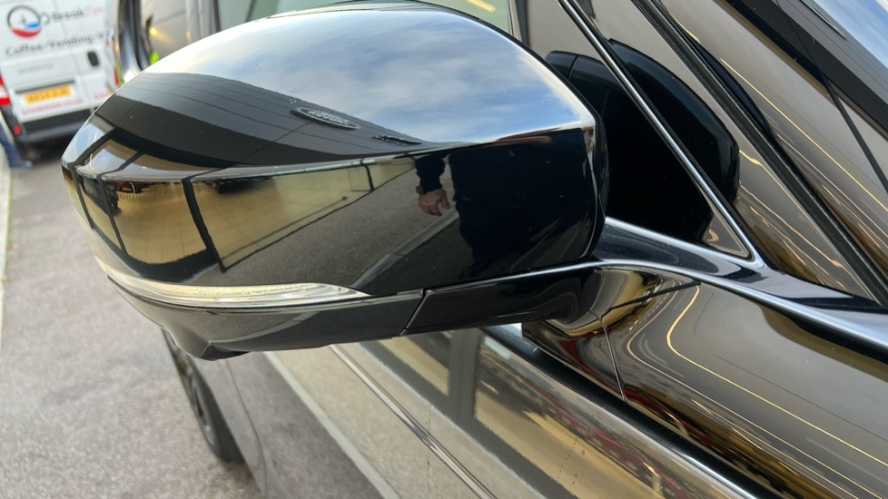 Used Land Rover Discovery 2025 for sale - 76937558: Photo 58