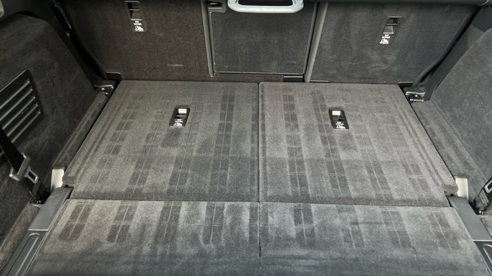 Used Land Rover Discovery 2025 for sale - 76937558: Photo 63