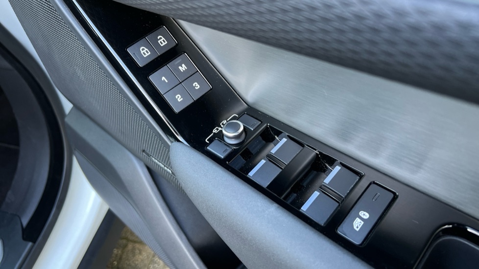 Used Land Rover Range Rover Velar 2022 for sale - 76873812: Photo 34