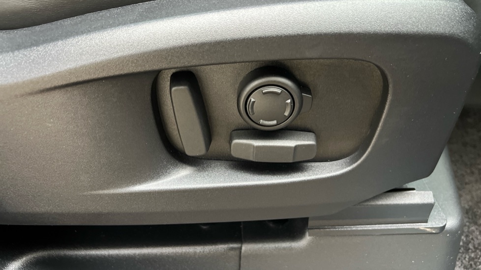 Used Land Rover Defender 2024 for sale - 76999520: Photo 23