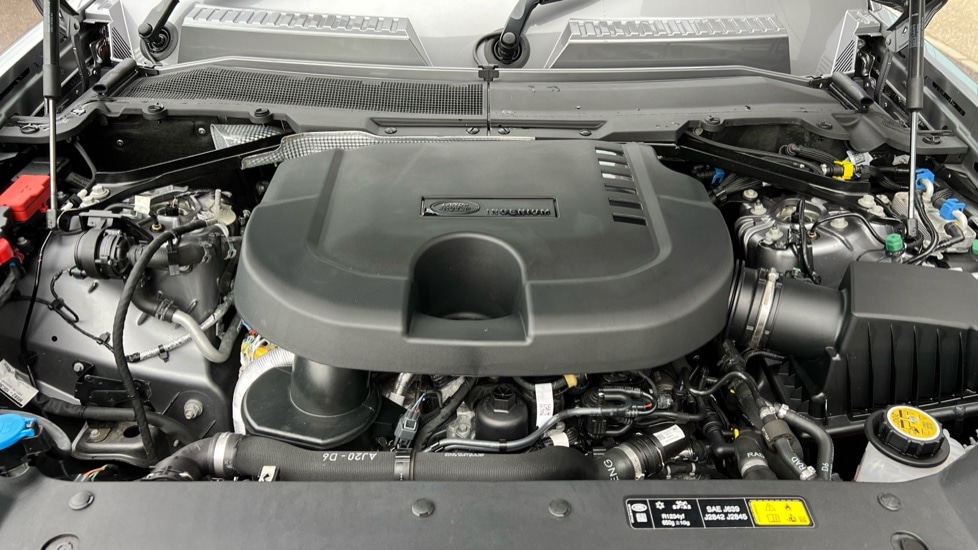 Used Land Rover Defender 2024 for sale - 76999520: Photo 30