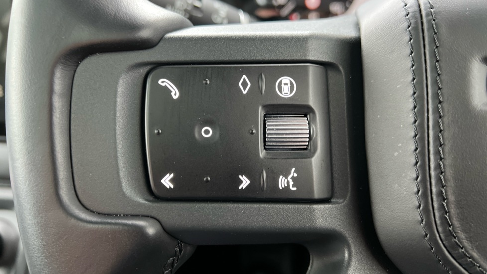 Used Land Rover Defender 2024 for sale - 76999520: Photo 38