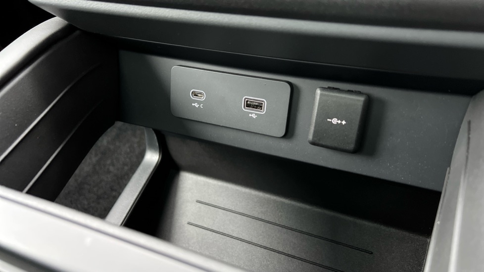 Used Land Rover Defender 2024 for sale - 76999520: Photo 49