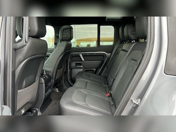 Used Land Rover Defender 2024 for sale - 76999520: Photo