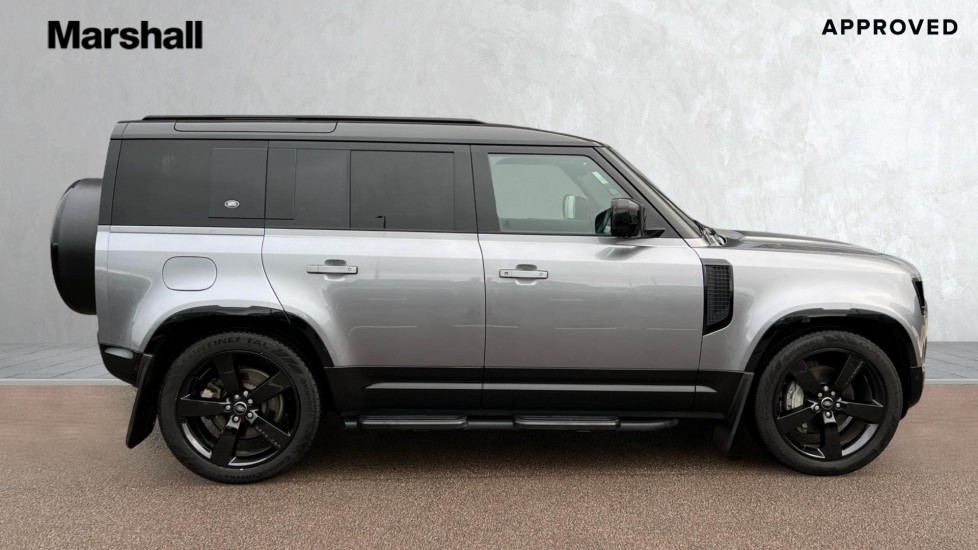 Used Land Rover Defender 2024 for sale - 76999520: Photo 5