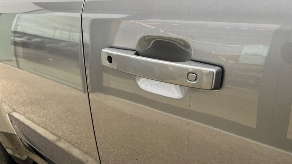 Used Land Rover Defender 2024 for sale - 76999520: Photo 55