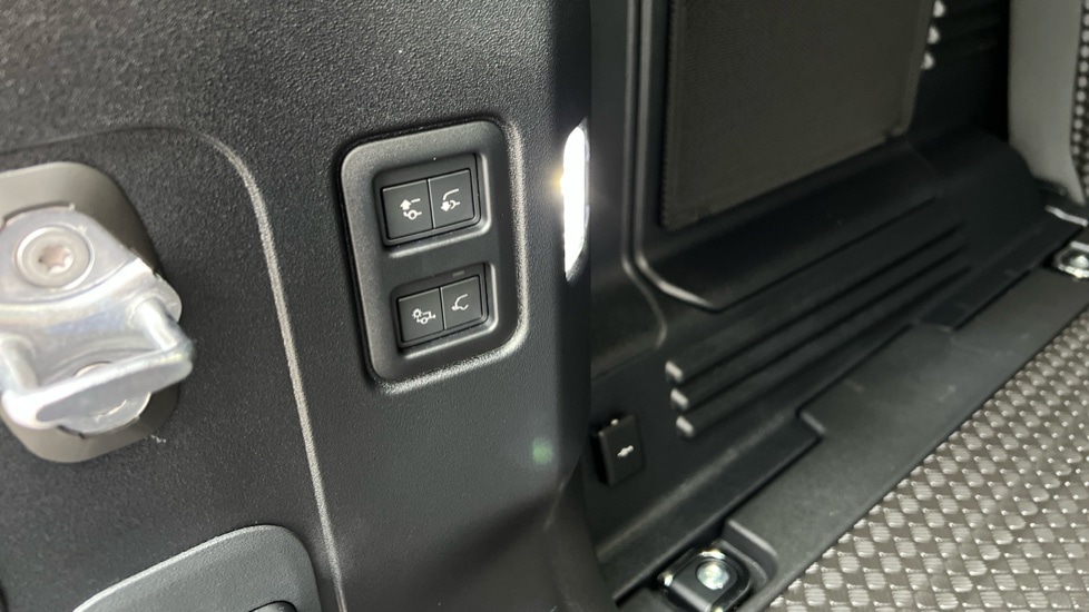 Used Land Rover Defender 2024 for sale - 76999520: Photo 63