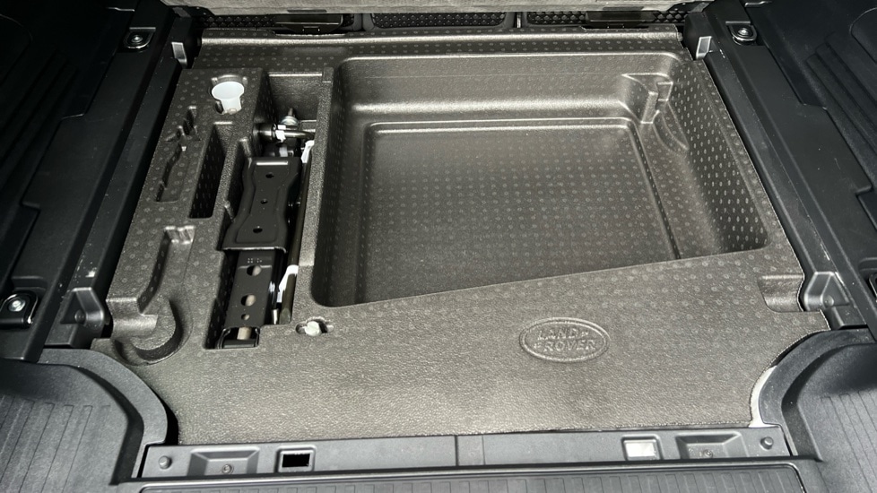 Used Land Rover Defender 2024 for sale - 76999520: Photo 64