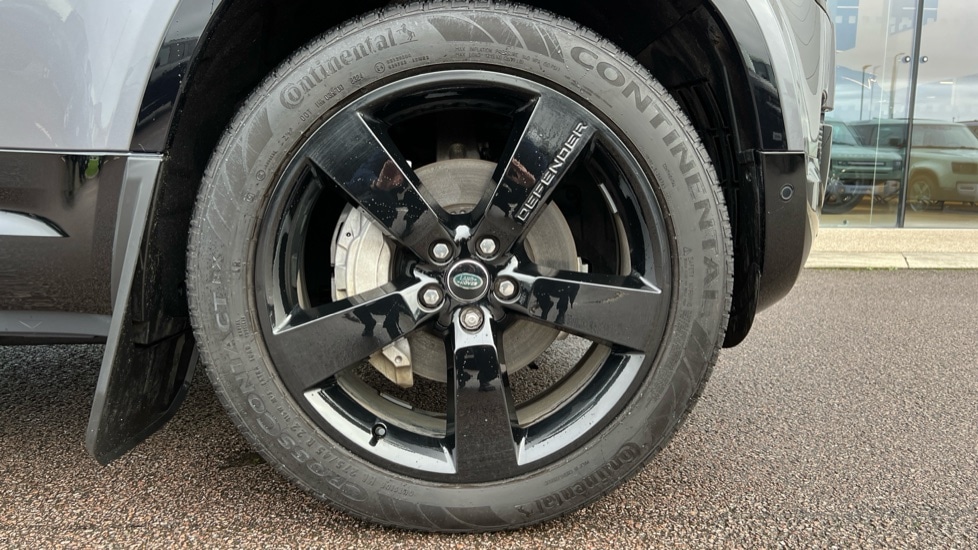 Used Land Rover Defender 2024 for sale - 76999520: Photo 8