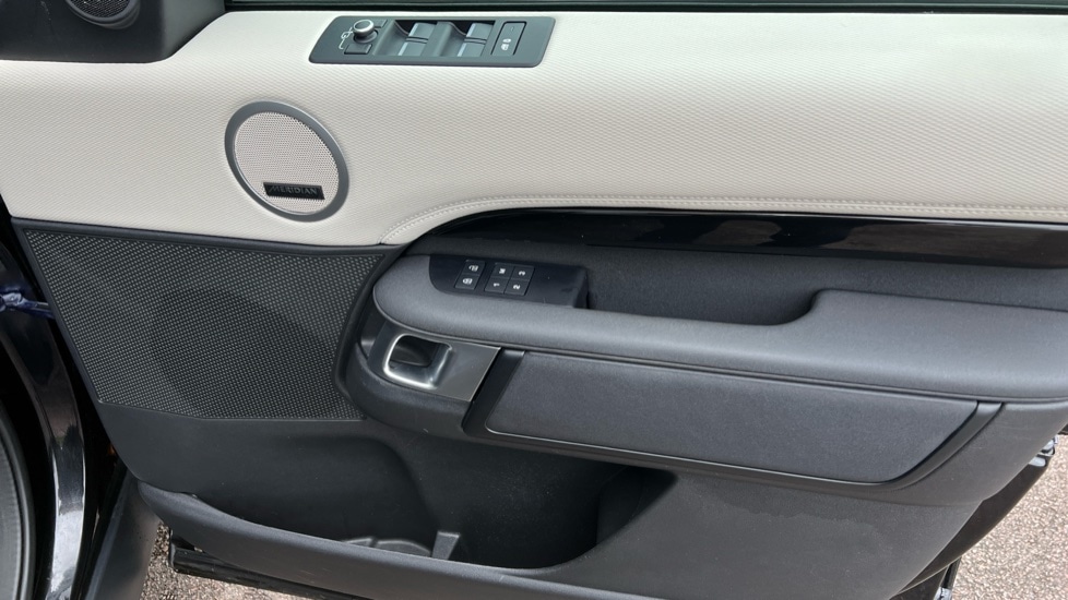 Used Land Rover Discovery 2022 for sale - 76954328: Photo 34