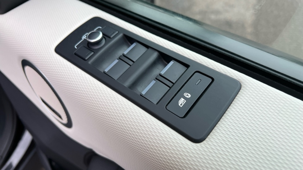 Used Land Rover Discovery 2022 for sale - 76954328: Photo 35