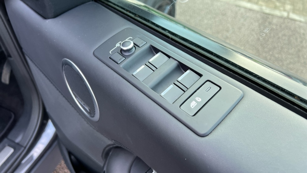 Used Land Rover Discovery 2020 for sale - 76874919: Photo 35