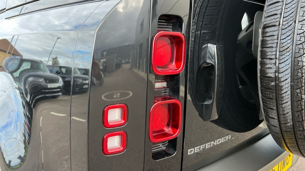 Used Land Rover Defender 2025 for sale - 76410614: Photo 19