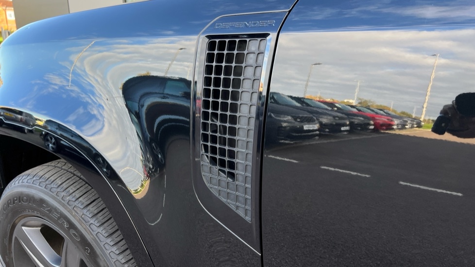 Used Land Rover Defender 2025 for sale - 76410614: Photo 20