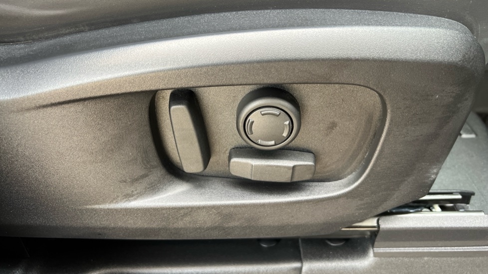 Used Land Rover Defender 2025 for sale - 76410614: Photo 22