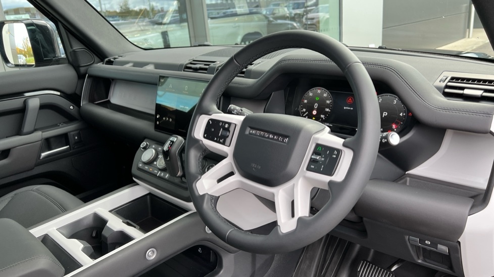 Used Land Rover Defender 2025 for sale - 76410614: Photo 28