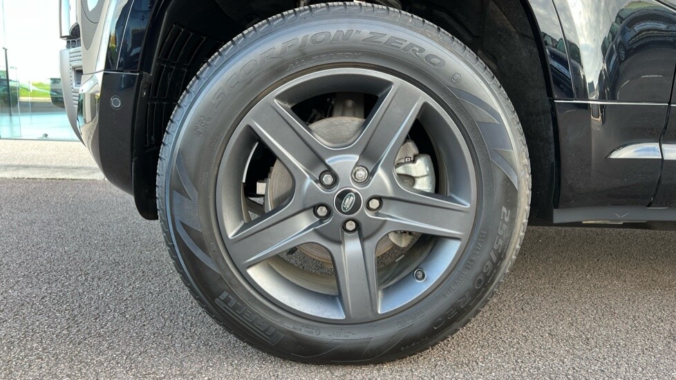 Used Land Rover Defender 2025 for sale - 76410614: Photo 31