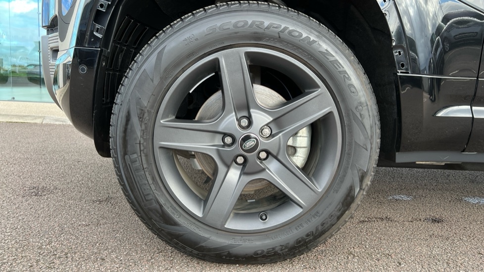 Used Land Rover Defender 2025 for sale - 76410614: Photo 32