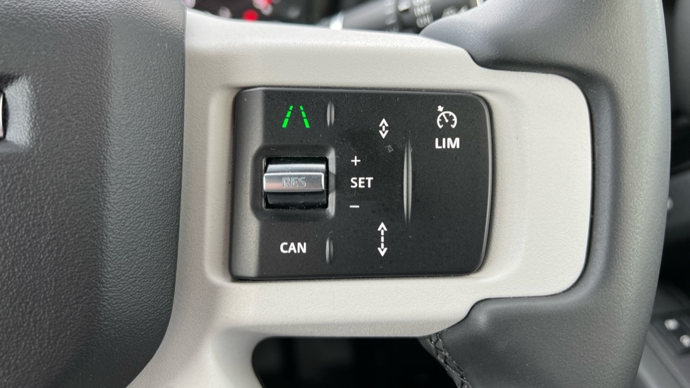 Used Land Rover Defender 2025 for sale - 76410614: Photo 37