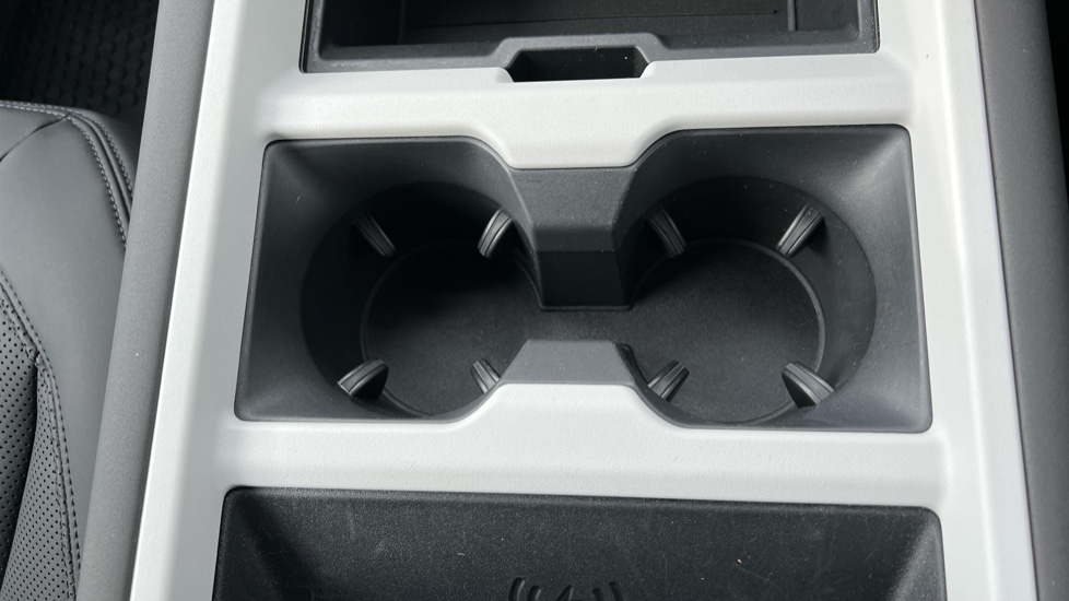 Used Land Rover Defender 2025 for sale - 76410614: Photo 45