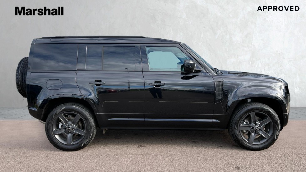 Used Land Rover Defender 2025 for sale - 76410614: Photo 5