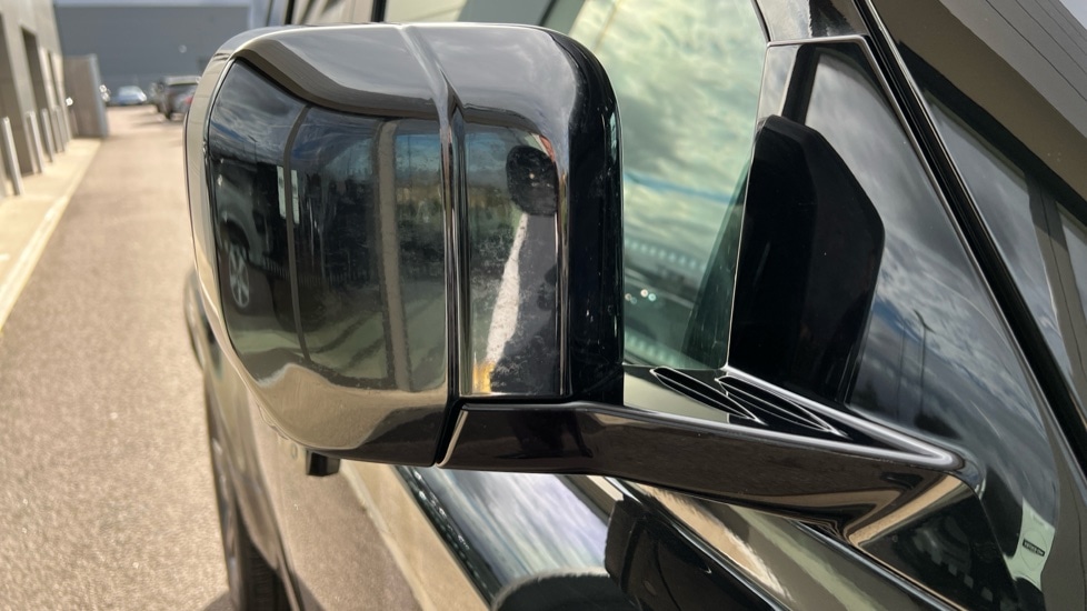 Used Land Rover Defender 2025 for sale - 76410614: Photo 50