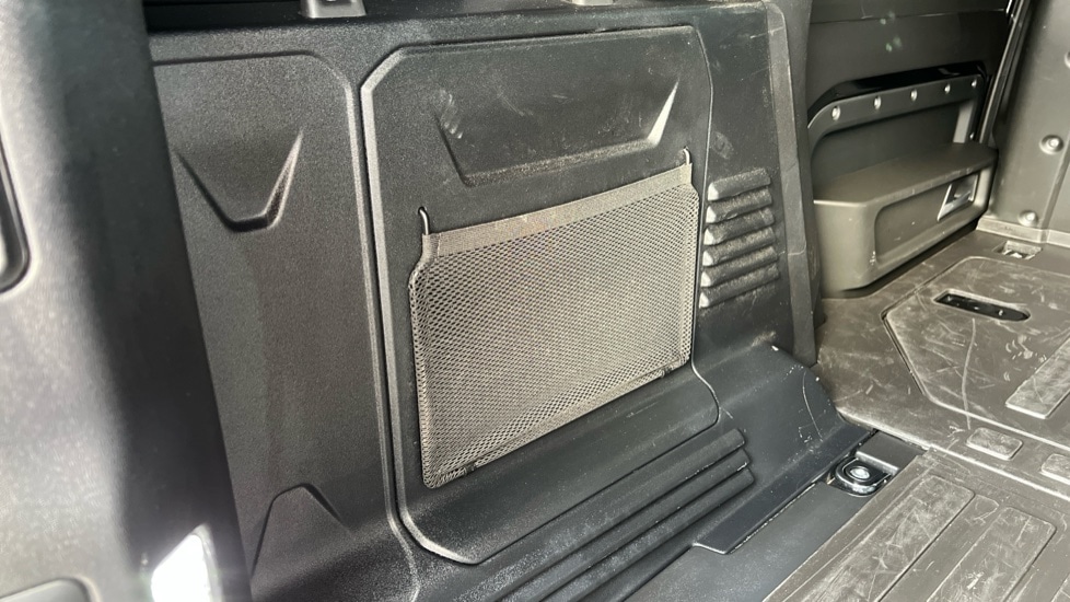 Used Land Rover Defender 2025 for sale - 76410614: Photo 54