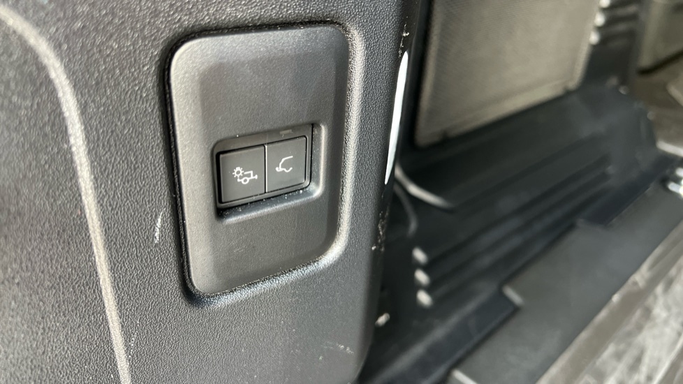 Used Land Rover Defender 2025 for sale - 76410614: Photo 56