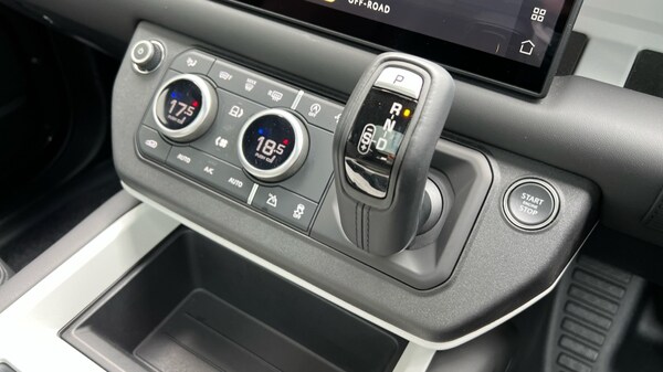 Used Land Rover Defender 2025 for sale - 76086705: Photo 13