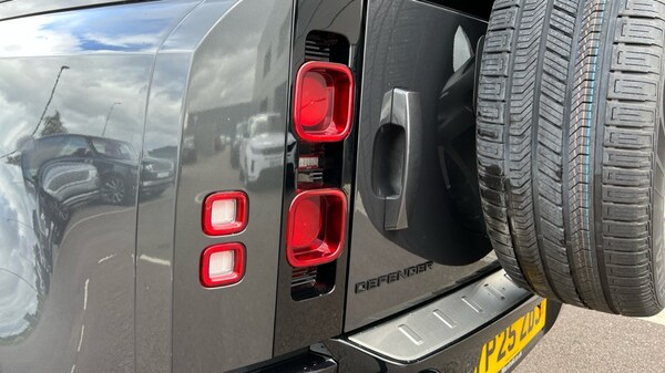 Used Land Rover Defender 2025 for sale - 76086705: Photo 19