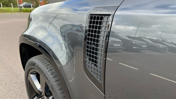 Used Land Rover Defender 2025 for sale - 76086705: Photo 20