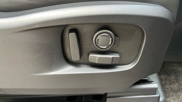 Used Land Rover Defender 2025 for sale - 76086705: Photo 23