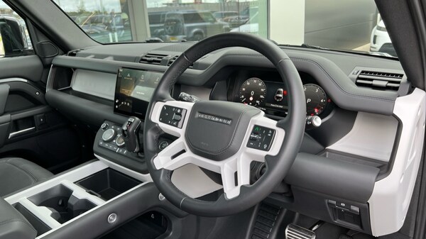 Used Land Rover Defender 2025 for sale - 76086705: Photo 28